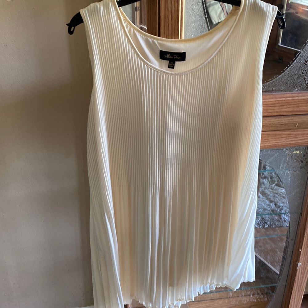 Melissa Paige size XL, cream colored sleeveless